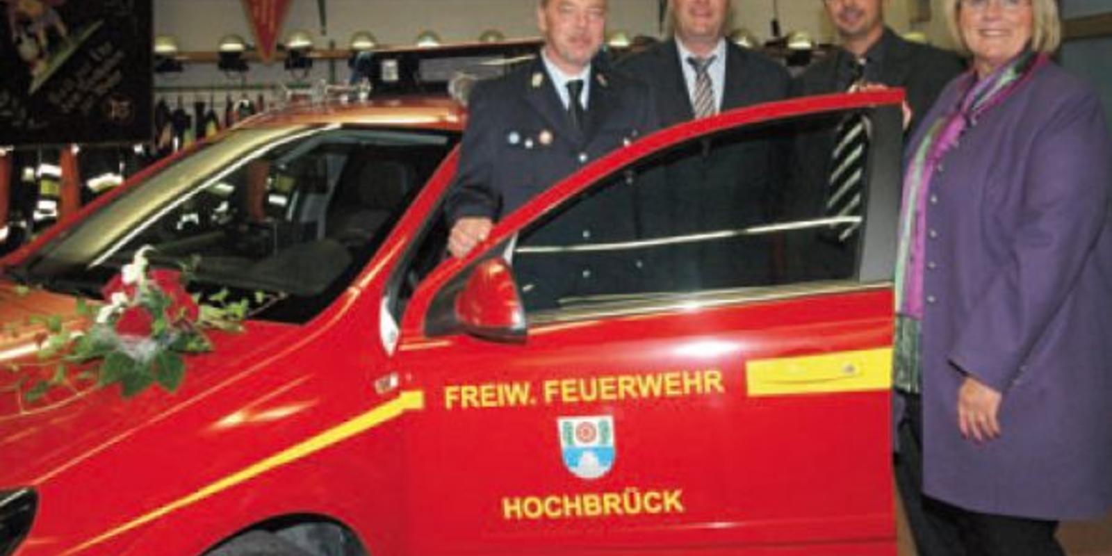 Freiwillige Feuerwehr Hochbrück freut sich über Auto